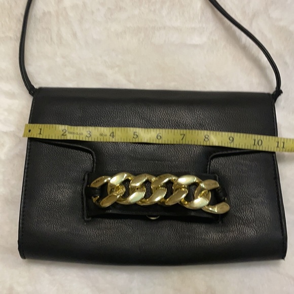 H & M black crossbody with bold gold chain front accent. - Picture 9 of 11